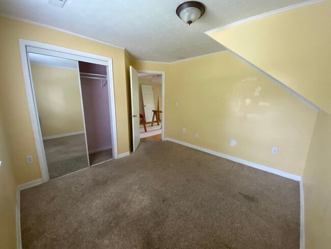 Building Photo - 4 Bedroom Home Near Bryan Park and Schools