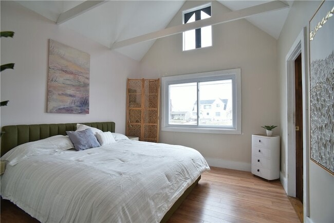 Building Photo - 2331 Edgemere Dr