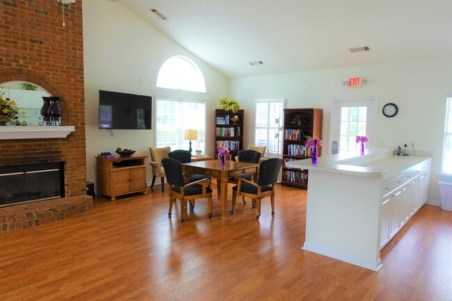 Building Photo - 303 Heritage Club Dr