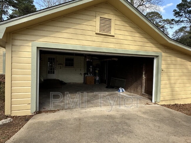 Building Photo - 343 Bonner St