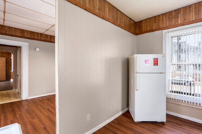 Building Photo - 117 W. Division Street