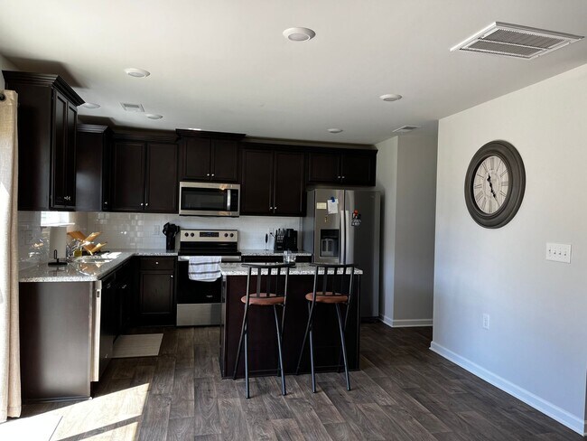 Building Photo - Beautiful 2 story home in the new Lake Tyl...