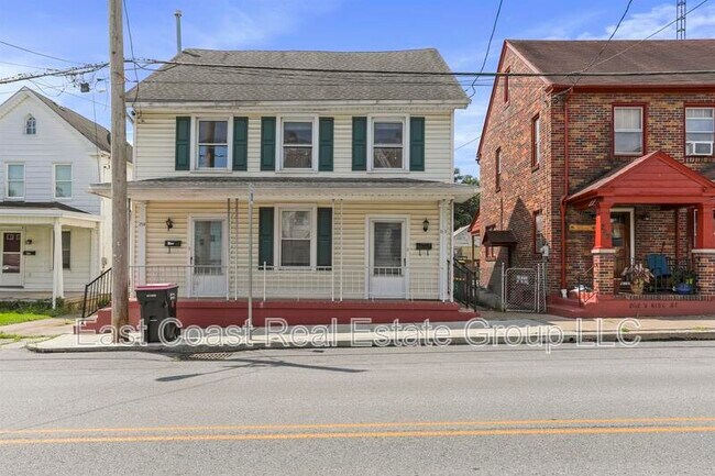 Primary Photo - 260 W King St