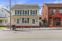 Building Photo - 260 W King St