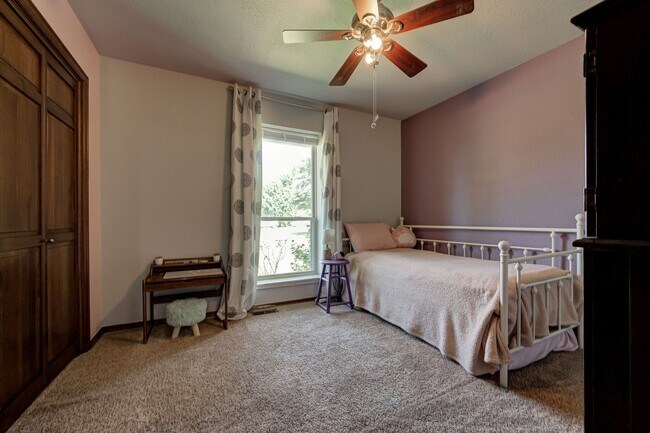 Building Photo - 7808 Forest Ln