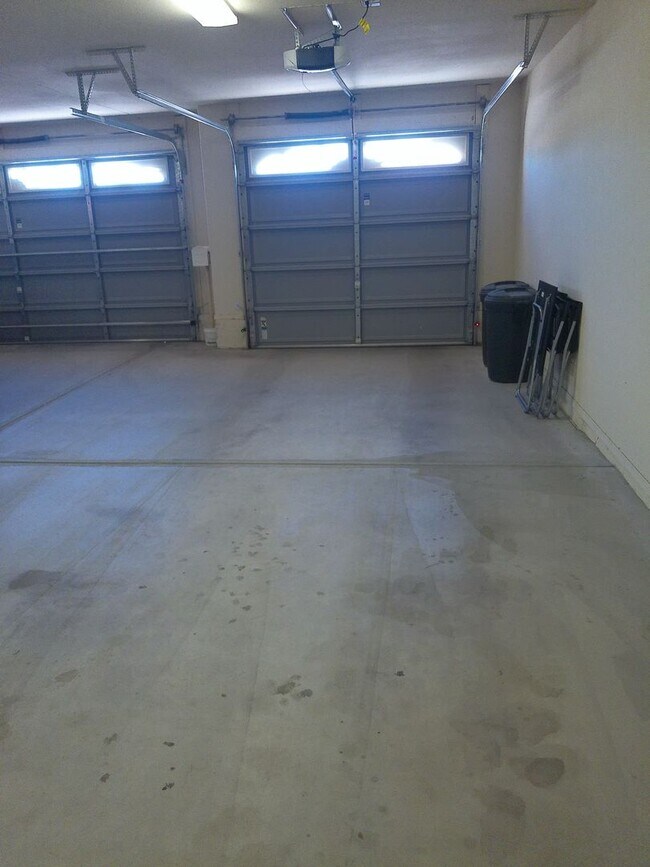 Building Photo - Winter Rental Available October-April 2027