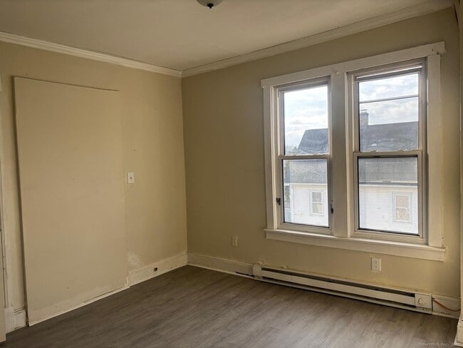 Building Photo - 1308 E Main St