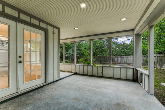 Building Photo - 17607 Klamath Falls Dr