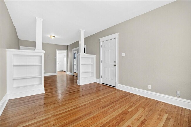 Building Photo - Stu-Stu-Studio!