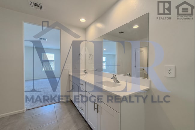 Building Photo - 4Bed/3Bath Home at I10/Wilmot Rd! $199 MOV...