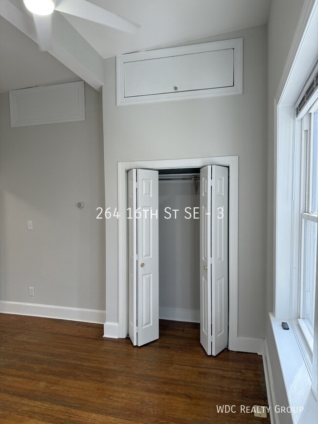 Building Photo - 264 16th St SE