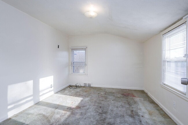 Building Photo - 6506 Memorial Ave