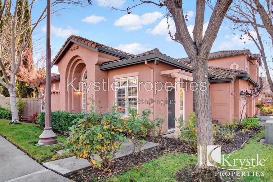 Building Photo - 8401 Benavente Ct
