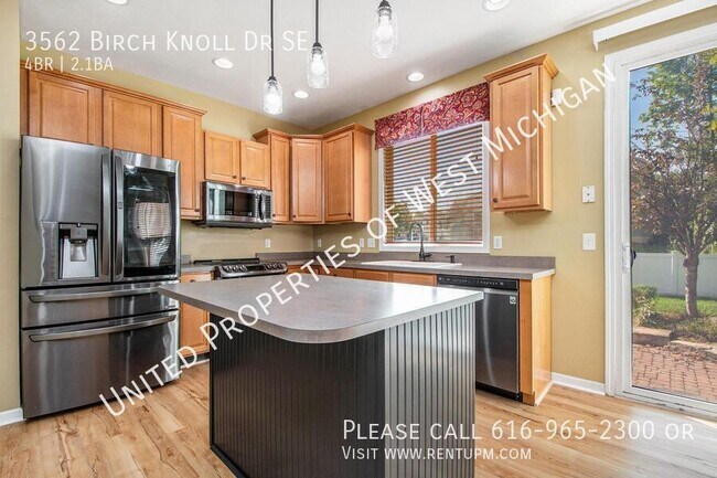 Building Photo - Available Now | 4 Bedroom 2.5 Bath Single ...