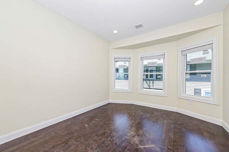 Building Photo - 72 Stanley Ave