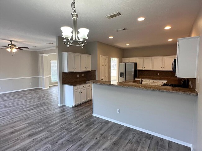 Building Photo - 1281 El Camino Village Dr