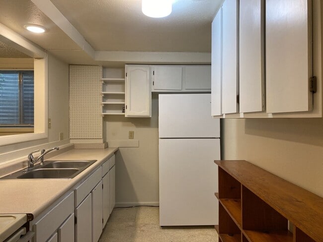 Building Photo - STUDENTS WELCOME! Spacious Basement Apartment 2 Bedroom 1 Bathroom West Fort Collins