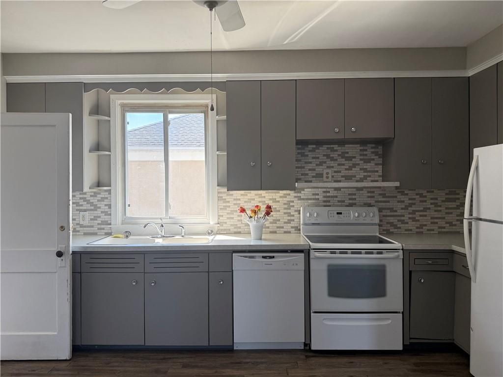 Building Photo - 10 Knight St