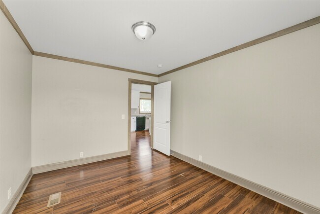Building Photo - 1566 County Rd 610