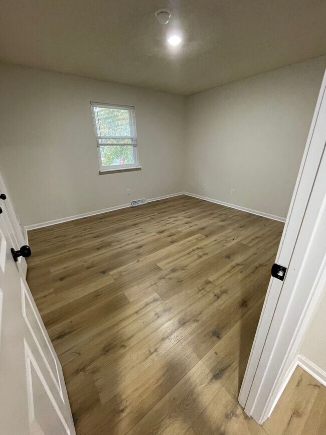 Building Photo - 3616-3618 Hermitage Rd.