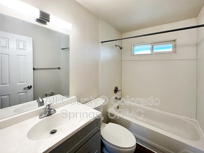 Building Photo - 2119 Preuss Rd