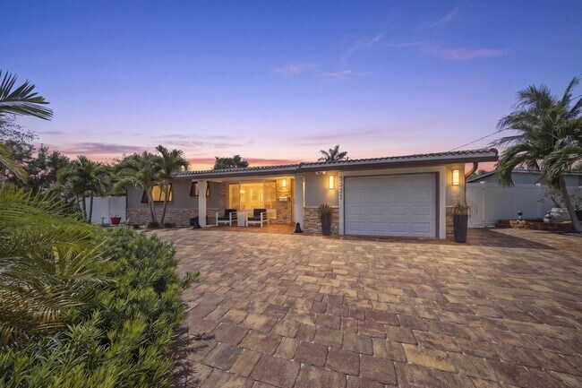 Building Photo - 5031 NE 23rd Terrace