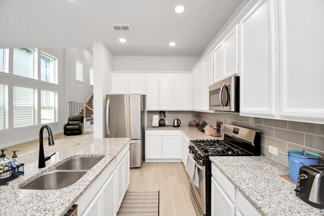 Building Photo - 1538 Park Path Dr