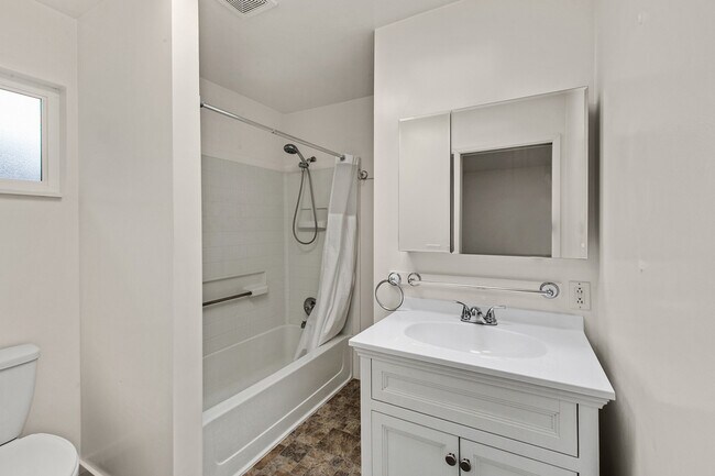 Building Photo - 1163 Crespi Dr