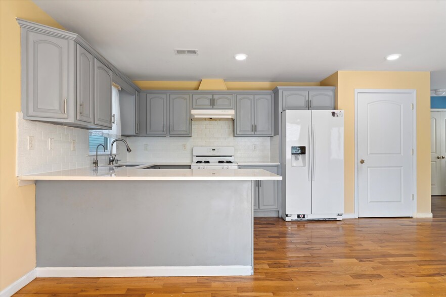 Building Photo - 221 Weequahic Ave