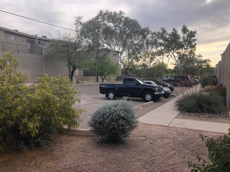 Private parking lot for residents - 702 E Linden St