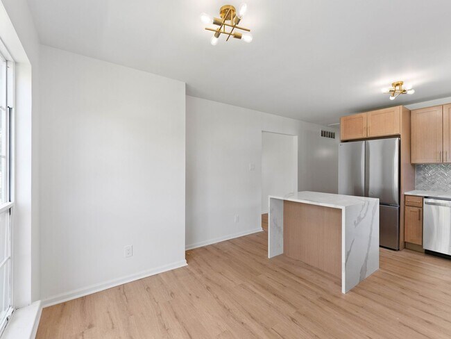 Building Photo - Fully Renovated 3-Bedroom Home with Designer Kitchen, Large Deck & Central Air in Pennsauken