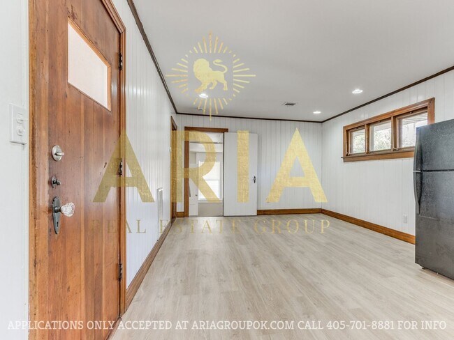 Building Photo - *AVAILABLE FOR IMMEDIATE MOVE IN!* UPDATED...