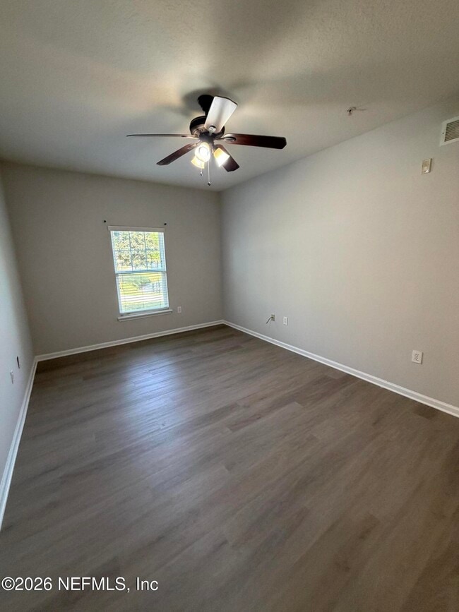 Building Photo - 8201 Green Parrot Rd