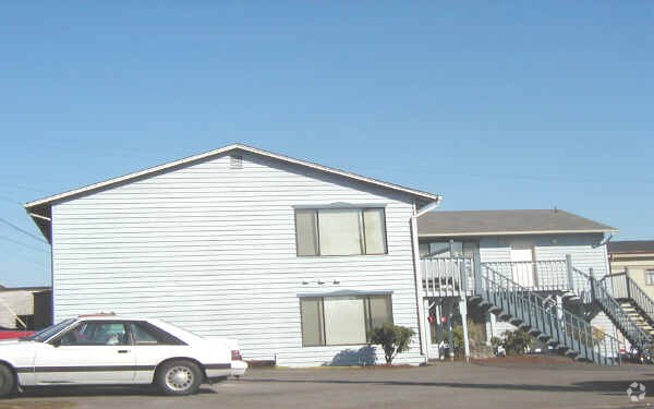 Building Photo - 1310 1st St