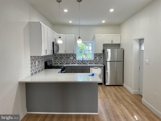 Building Photo - 2112 S 64th St