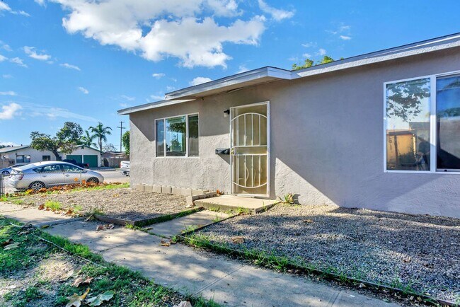 Building Photo - Clairemont Mesa Blvd 4414-4416 Duplex