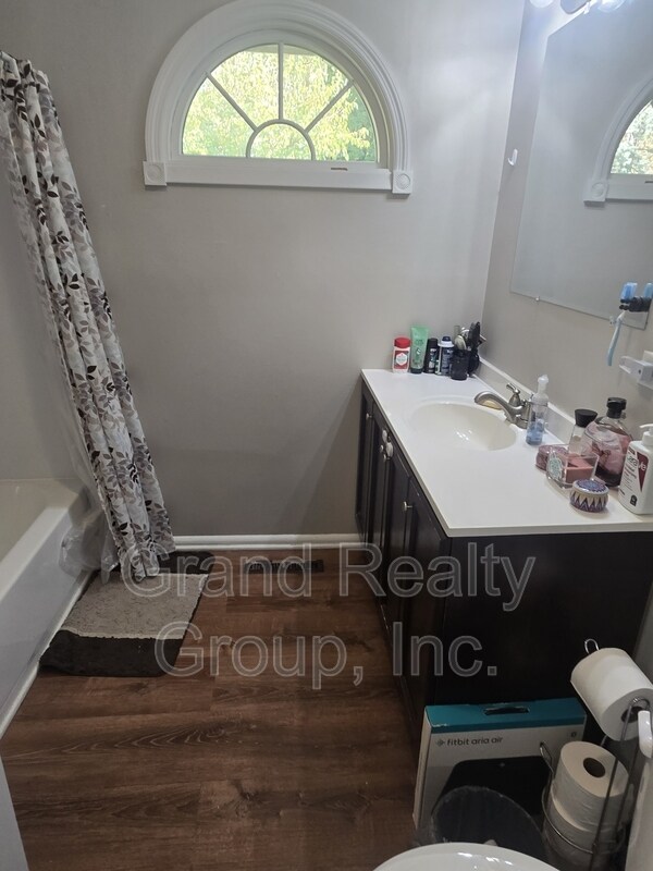 Building Photo - 25151 W Lincoln Dr