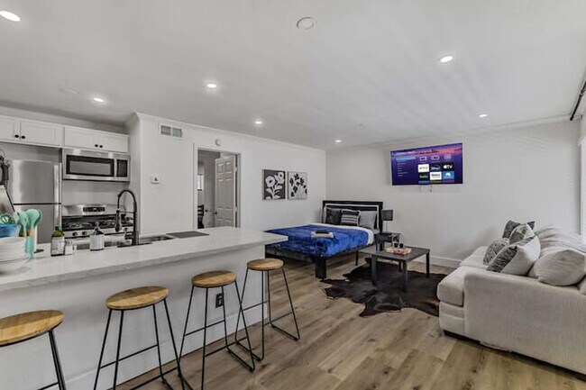 Building Photo - 2216 Hazard St