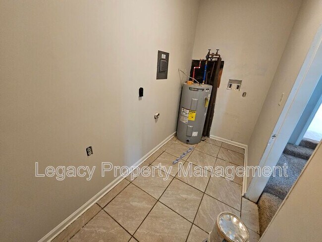 Building Photo - 3700 Miller Dr