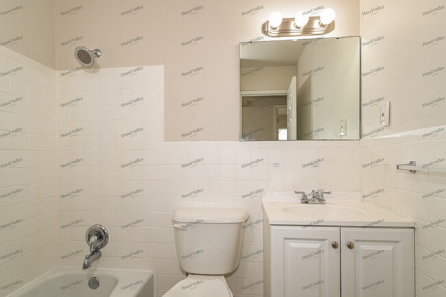 Building Photo - 2740 Radcliffe Dr