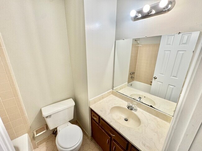 Building Photo - 7312 Country Side Rd