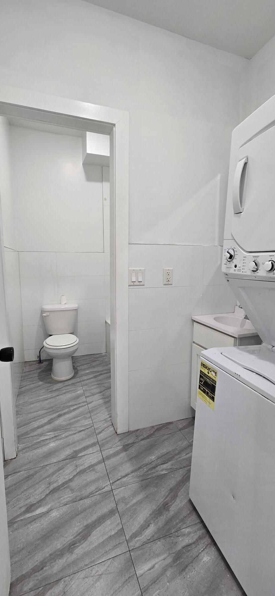 Building Photo - 487 Ocean Ave