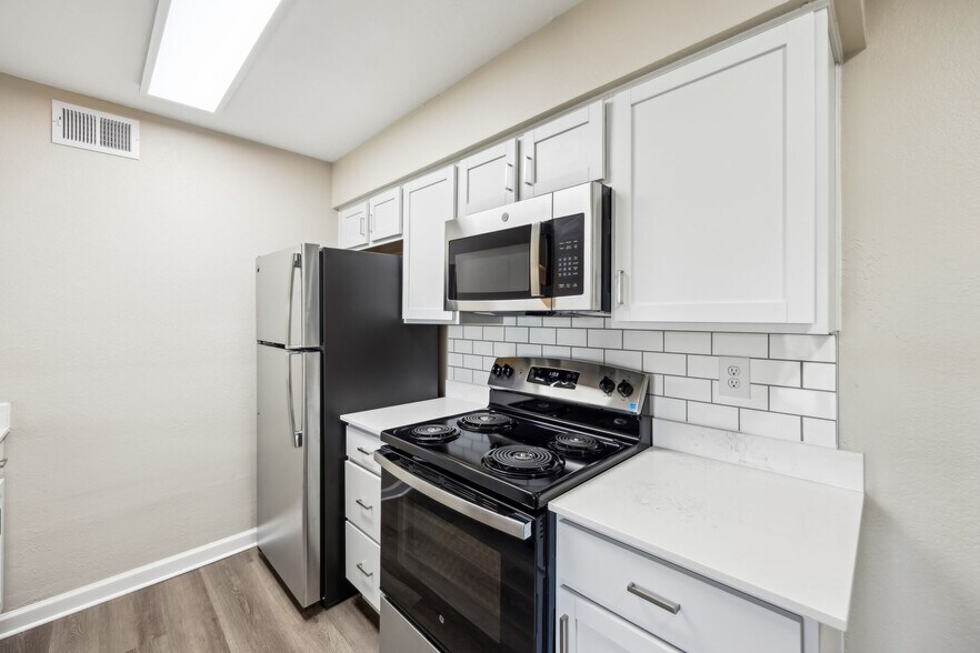 Building Photo - Sherwood Acres