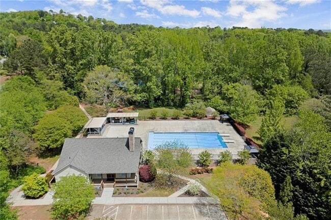 Building Photo - 3410 Holliglen Dr