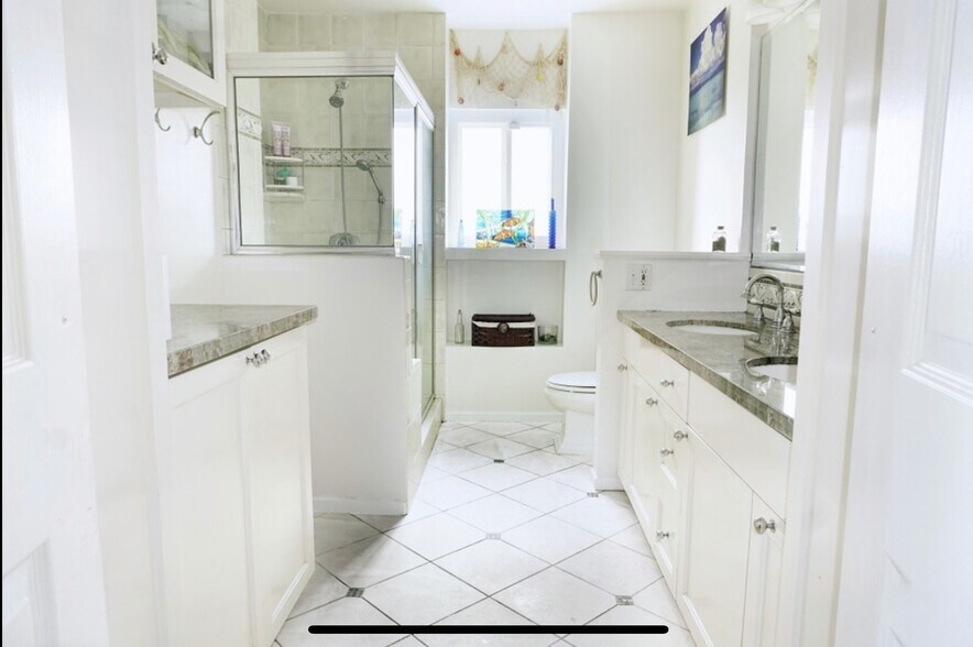 Building Photo - 5651 Sumner Way