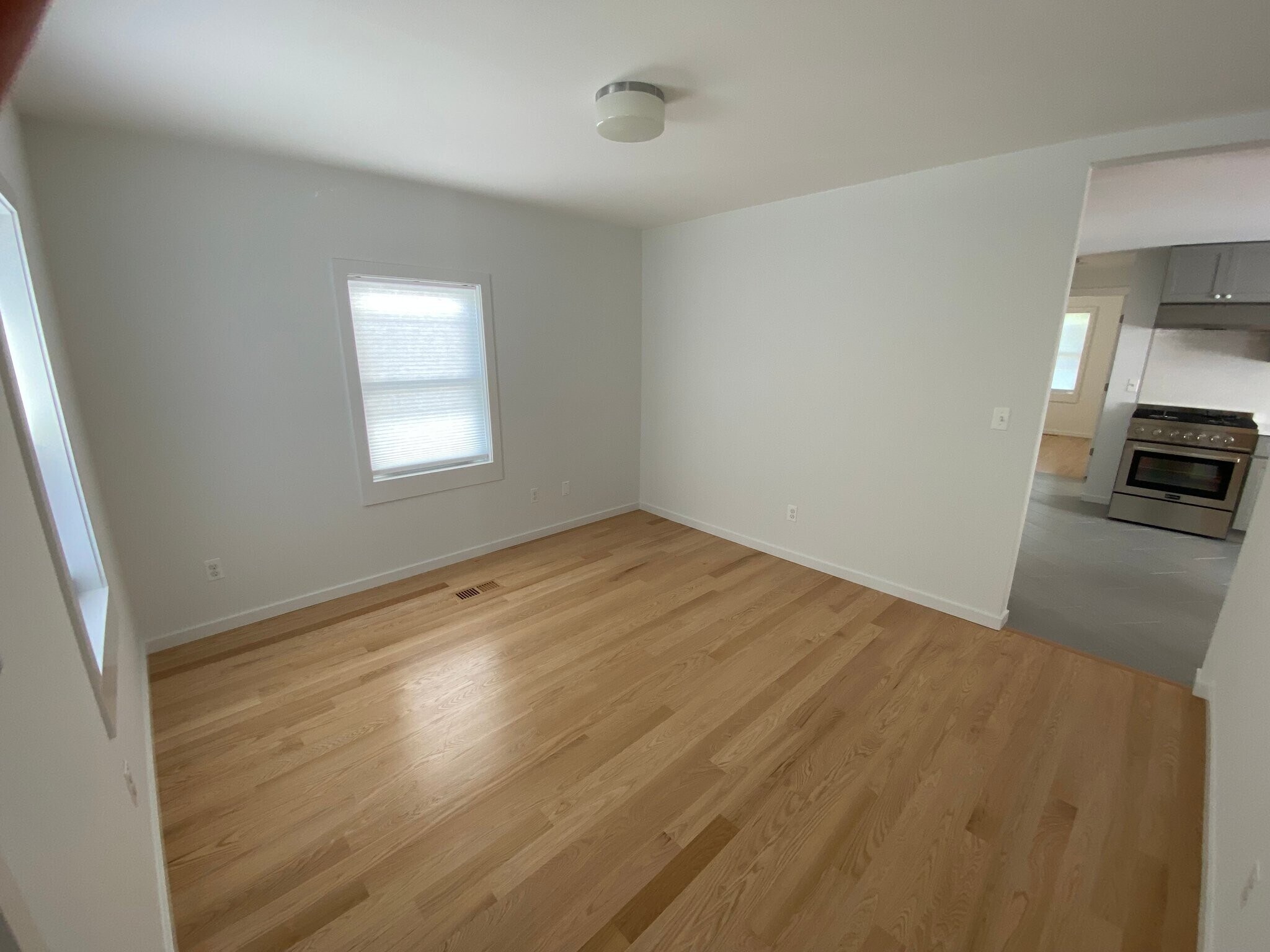 Building Photo - 27 8th St