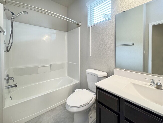 Building Photo - New 4 BR Home in Great Neighborhood!