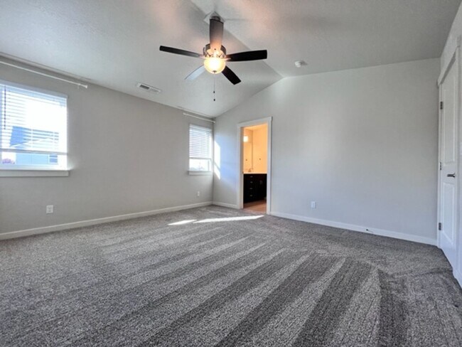 Building Photo - Beautiful Home in Meridian! Solar Power and Landscaping included.