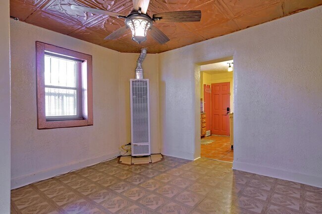 Building Photo - 1506 Edith Blvd NE