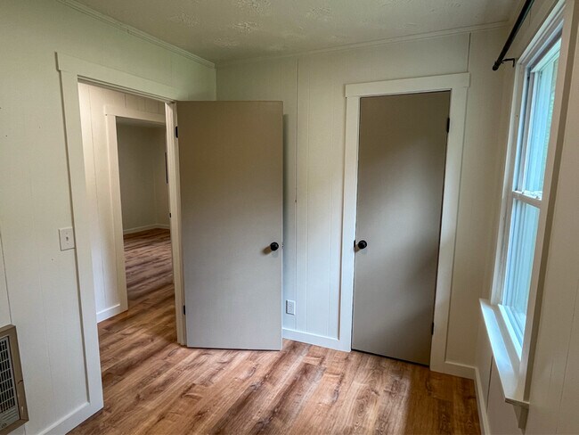 Building Photo - 467 Shady Oaks Dr